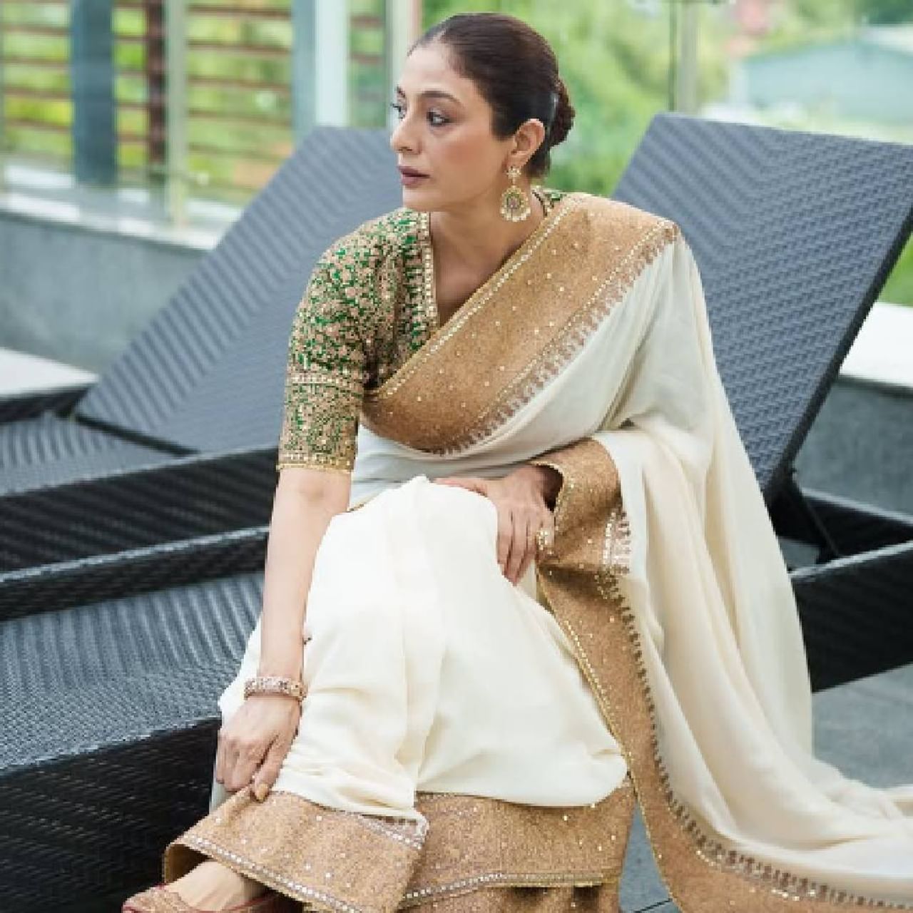 तब्बूने आपल्या फिल्मी करिअरची सुरुवात वयाच्या 14 व्या वर्षीच केली होती. तिने बॉलिवूडपासून साऊथच्या चित्रपटांमध्ये काम केलं. आजही तब्बूचा टॉपच्या अभिनेत्रींमध्ये समावेश होतो. 