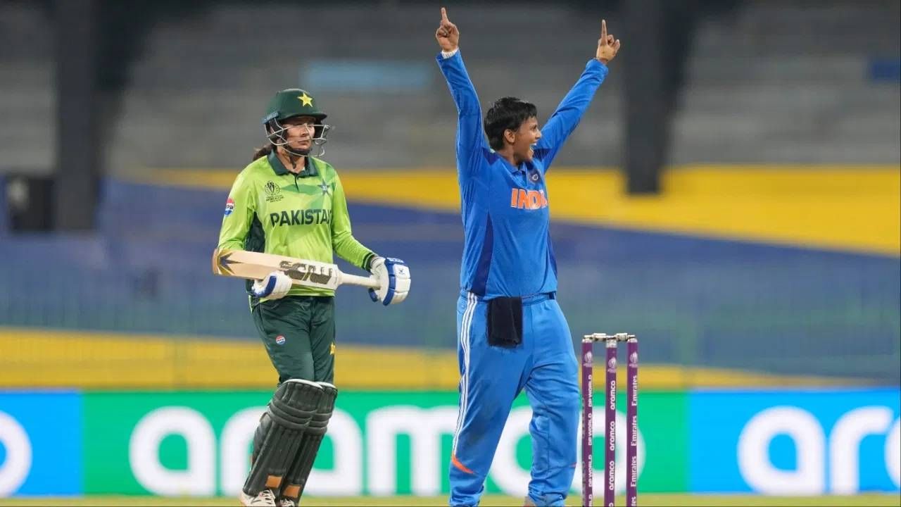 या खराब प्रदर्शनानंतर PCB कडून टीमसाठी कुठलीही इनामी रक्कम जाहीर झालेली नाही. टुर्नामेंटमध्ये 8 व्या नंबरच्या टीमला मिळणारी इनामी रक्कम ICC कडून देण्यात आली. पाकिस्तानी चलनाच्या हिशोबाने त्यांना एकूण 14.95 कोटी रुपये मिळाले. भारतीय रुपयात पहायला गेल्यास त्यांना इनामी रक्कमेपोटी 4.70 कोटी रुपये मिळाले. (Photo: PTI)