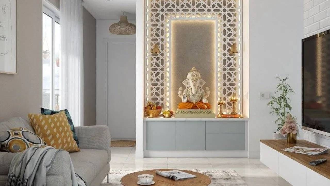 घराची वास्तू सुधारल्याने जीवन सोपे होते. जर खोलीची रचना वास्तुशास्त्रानुसार केली तर अनेक अडचणी हळूहळू दूर होतात. खोलीप्रमाणेच स्वयंपाकघरापासून बाथरूमपर्यंत सर्व गोष्टींसाठी अनेक नियम पाळावे लागतात.