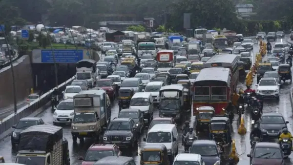 ठाण्याची लोकसंख्या 18 लाख, वाहने तब्बल साडेसोळा लाख; सार्वजनिक वाहतुकीला प्राधान्य द्या, पोलीसांचे आवाहन