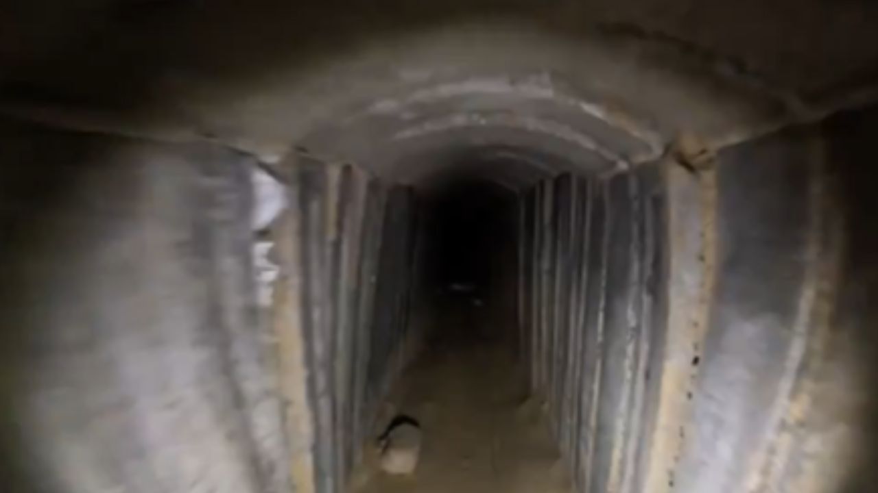 एक मृतदेह ठेवण्यासाठी जमिनीखाली वसवलं अख्ख शहर, 7 किमीचं भुयार अन्..., आत जे सापडलं ते पाहून सर्वच हादरले, Video एक मृतदेह ठेवण्यासाठी जमिनीखाली वसवलं अख्ख शहर, 7 किमीचं भुयार अन्..., आत जे सापडलं ते पाहून सर्वच हादरले, Video