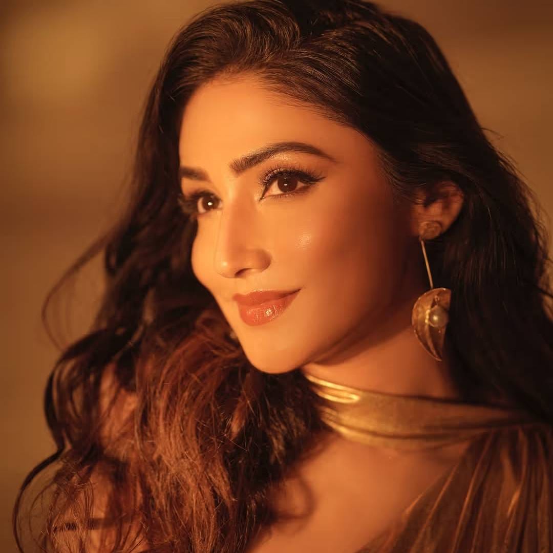 जर, तु्म्हाला सत्य माहित नाही तर काही कमेंट करु नका. खोट्या अफवा पसरवू नका. मी सहन करणार नाही. कुठलाही खोटा आरोप केला तर कायदेशीर कारवाईचा सामना करावा लागेल. लोक तुमचा किंवा तुमच्या नावाचा छोट्या-मोठ्या फायद्यासाठी वापर करतात. याला मी कंटाळली आहे. 