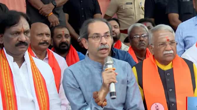 पार्थ पवार जमीन घोटाळा प्रकरणात उद्धव ठाकरेंची पहिली मोठी प्रतिक्रिया, म्हणाले, अजित पवारांच्या पोराचा..