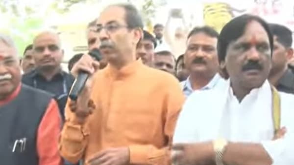 आताच्या आता कर्जमुक्ती करा, तातडीने... उद्धव ठाकरे शेतकऱ्यांच्या बांधावर, सरकारला मोठा इशारा