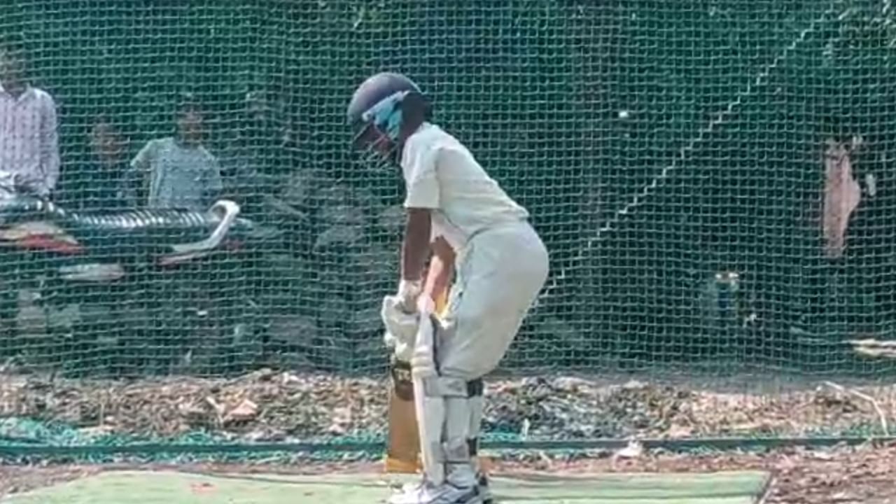 वनराजला लहानपणापासूनच क्रिकेटची प्रचंड आवड होती. त्याची खेळाची पद्धत आणि फूटवर्क पाहून वडिलांनी त्याला भोर येथे विश्वजित तारू आणि चिखलठाण येथे रवी निंबाळकर यांच्याकडे प्रशिक्षणासाठी पाठवले.