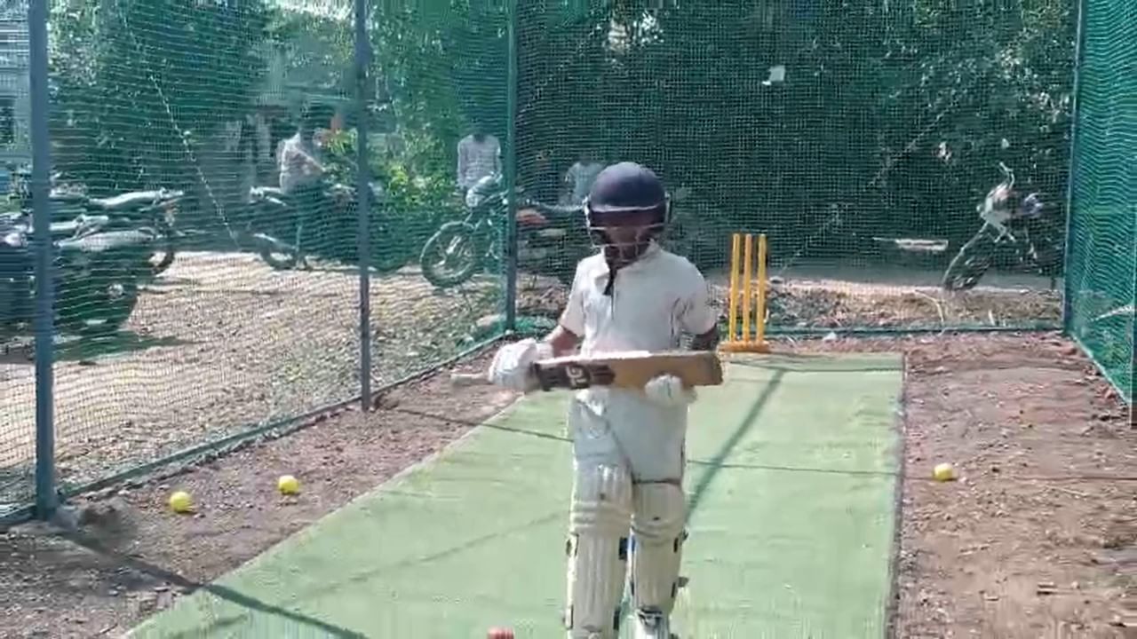 दिनेश लाड यांनी वनराजला मुंबई येथे मोफत प्रशिक्षण देऊन त्याला मोठा खेळाडू बनवण्याची संपूर्ण जबाबदारी घेतली आहे. करमाळा तालुक्यातील चिखलठाण येथील वनराज पोळ याचे वडील सुधीर पोळ हे सामाजिक वनीकरण विभागात वनरक्षक म्हणून कार्यरत आहेत.