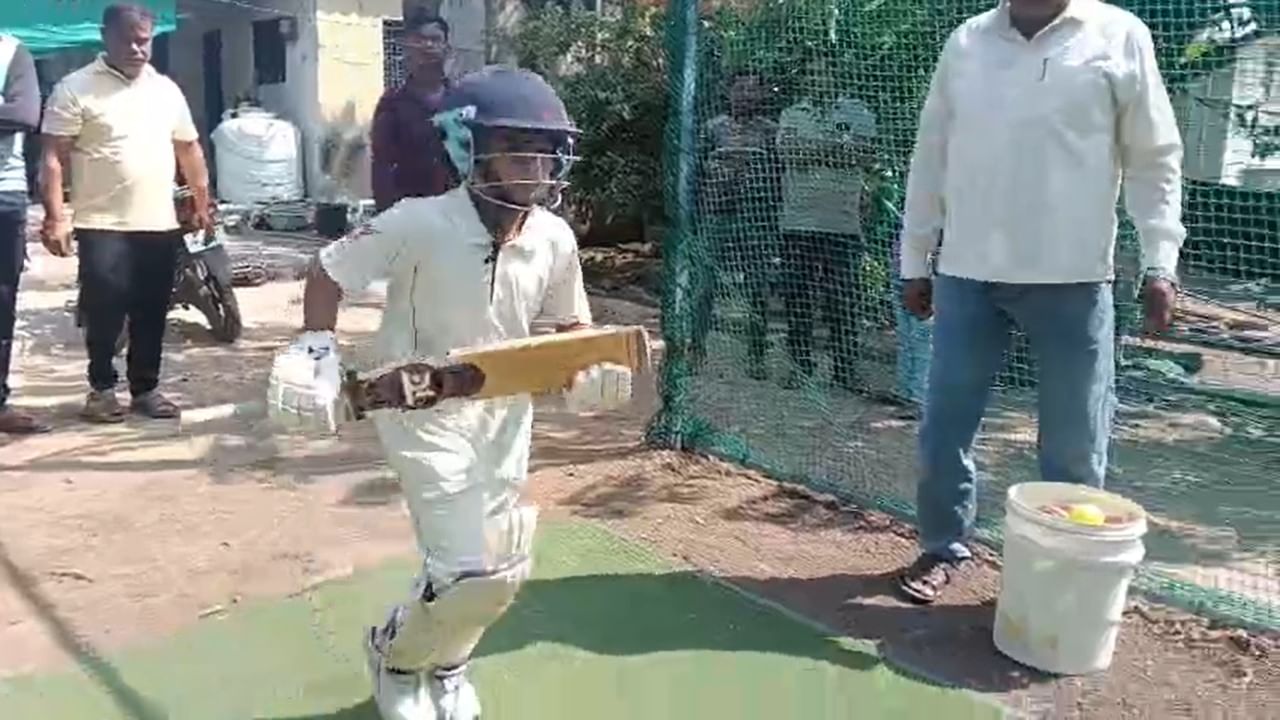 मात्र, क्रिकेट खेळाचा मोठा खर्च वडिलांना पेलवत नव्हता. याच दरम्यान, सुधीर पोळ यांच्या पाहण्यात दिनेश लाड यांची एक मुलाखत आली. दिनेश लाड यांनी घडवलेले खेळाडू: रोहित शर्मा, शार्दूल ठाकूर, सिद्धेश लाड, हरमनप्रीत सिंग, सुवेद पारकर अशा अनेक नामांकित खेळाडूंना लाड सरांनी स्वतः कष्ट घेऊन घडवले आहे.