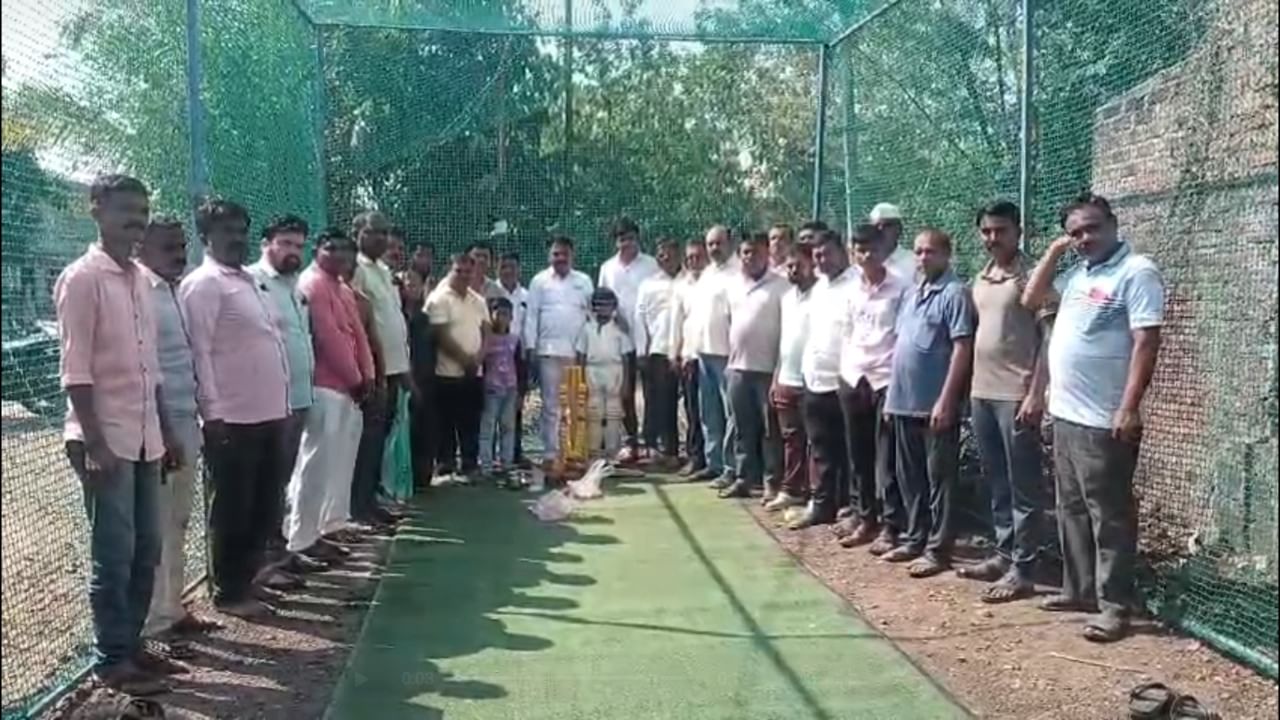 हे व्हिडीओ पाहिल्यानंतर दुसऱ्याच दिवशी सकाळी दिनेश लाड यांचा सुधीर पोळ यांना फोन आला. तुमचा मुलगा अतिशय सुंदर क्रिकेट खेळतो, त्याला मुंबईला घेऊन या, असे लाड सरांनी सांगितले. 