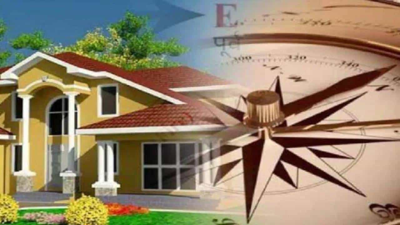 तुम्ही कधी विचार केला आहे का की, दररोज कामावर जाऊन चांगला पगार मिळवूनही, तुमची आर्थिक परिस्थिती का सुधारत नाही ? हातात पैसे का टिकत नाहीत? उत्पन्नापेक्षा जास्त पैसे खर्च होतात आणि त्यामुळे पैशांची तंगी जावणवते. पण याचं कारण काय याचा विचार कधी तुमच्या मनात आला आहे का ? घरात काही वस्तू ठेवणे घातक ठरू शकते, त्यामुळे गरिबी येऊ शकते. याबद्दल वास्तुशास्त्र काय सांगतं ते जाणून घेऊया.