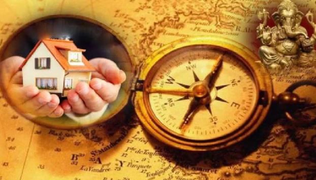 काही लोक वास्तूशास्त्राचे नियम लक्षात घेऊनच घर बांधतात. विशेष म्हणजे वास्तूशास्त्रात कोणत्या वस्तू कुठे असायला हव्यात याबाबतही सांगण्यात आले आहे. त्यामुळे काही लोक वास्तूशास्त्रानुसारच घरात वस्तू ठेवतात. वास्तूशास्त्राच्या नियमानुसार तुमच्या घरात या चार वस्तू असायलाच हव्यात. 