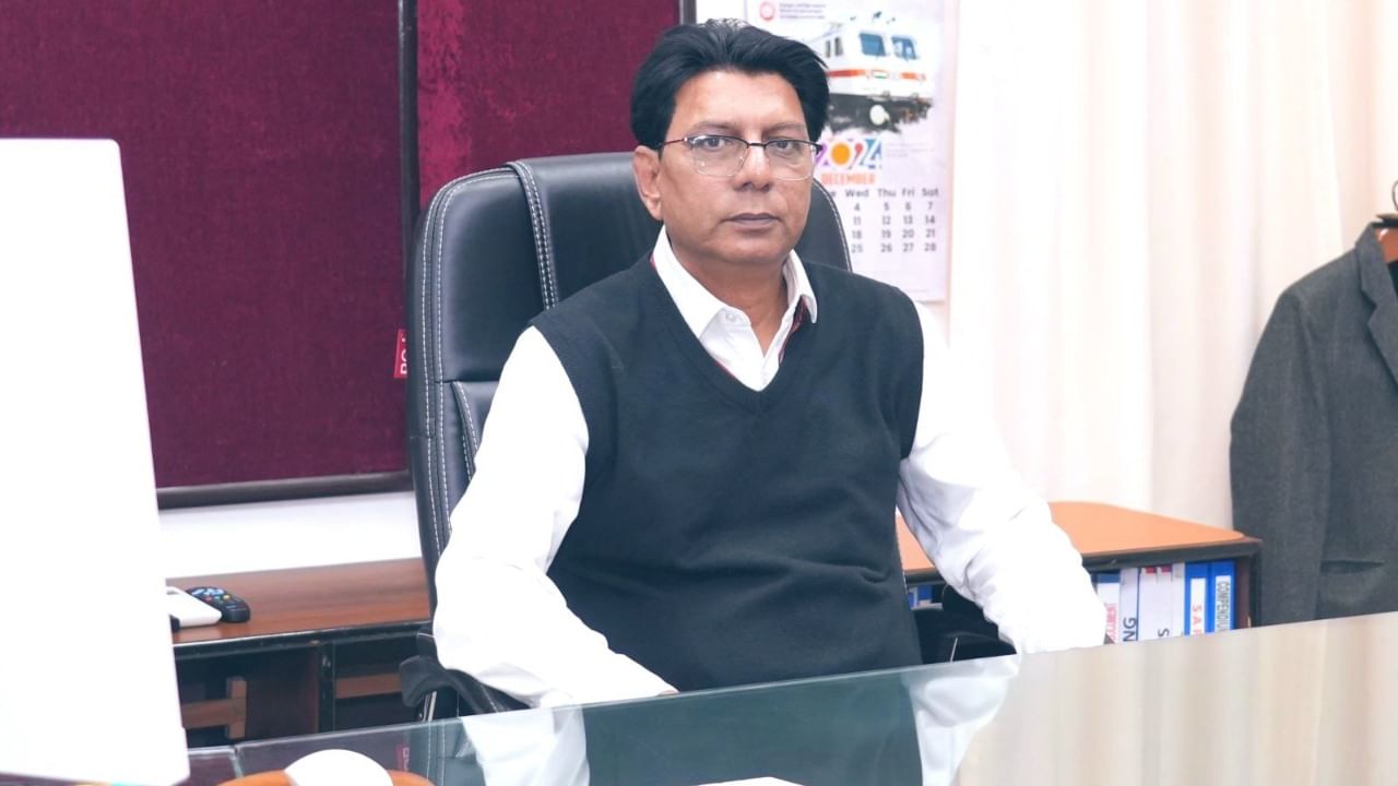 झोपेतच हृदयविकाराचा झटका आला... मध्य रेल्वेची कमान सांभाळणाऱ्या विजय कुमार यांचे निधन