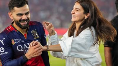 तर अनुष्का शर्माची एकूण मालमत्ता सुमारे २५५ कोटी रुपये आहे. तिचे उत्पन्न चित्रपट, जाहिराती, स्वतःचे प्रोडक्शन हाऊस क्लीन स्लेट फिल्म्स आणि फॅशन ब्रँडमधून येते.