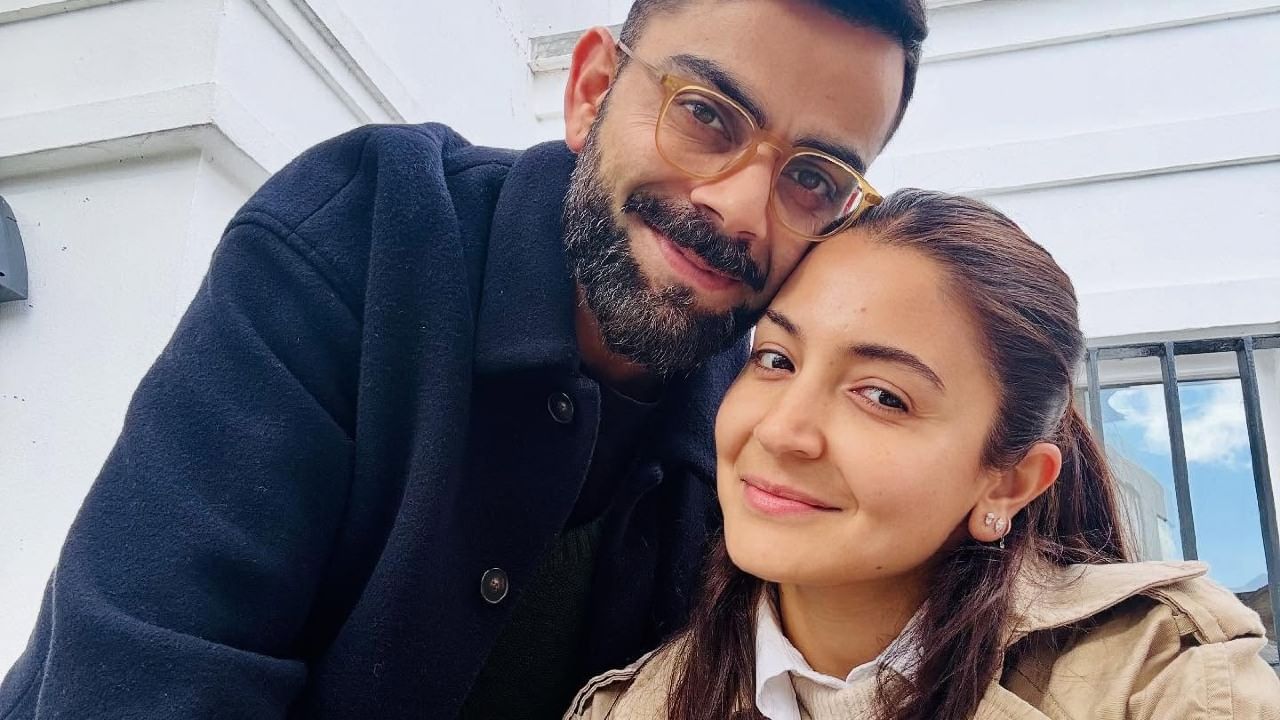 भारतीय क्रिकेट संघाचा माजी कर्णधार विराट कोहली हा आज त्याचा ३७ वा वाढदिवस साजरा करत आहे. विराटने कसोटी क्रिकेटमधून निवृत्ती घेतली असली तरी तो वनडे सामन्यांसाठी भारतीय संघात आपले योगदान देत आहे. अभिनेत्री अनुष्का शर्मा ही त्याची पत्नी आहे. आज त्याच्या वाढदिवसानिमित्त काही महत्त्वाच्या गोष्टी जाणून घेऊया.