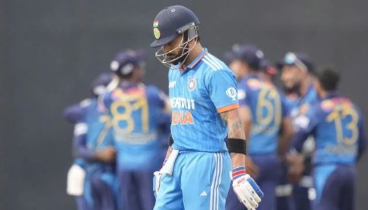 एकदिवसीय क्रिकेटच्या ताज्या रँकिंगनुसार बाबर आझम 734 रेटिंग पॉईंट्स मिळवू या रँकिंगमध्ये चौथ्या स्थानी आहे. आझम सध्या एकदिवसीय क्रिकेटमध्ये चौथ्या क्रमांकाचा सर्वोत्कृष्ट खेळाडू ठरला आहे. 