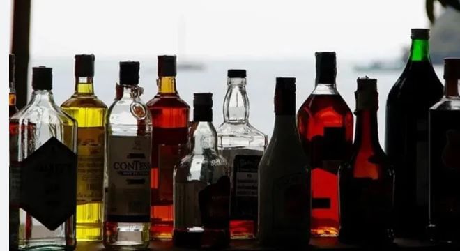 अनेकदा रम, व्हिस्की आणि व्होडका यांच्यातील यापैकी कोणते मद्य सर्वाधिक नैसर्गिक पद्धतीचा वापर करून तयार केलेले आहे, असे विचारले जाते. याच प्रश्नाचे उत्तर आता समोर आले आहे. मद्य तयार करताना ते कमीत कमी प्रोसेस्ड केलेले असावे, असे मद्यप्रेमींचे मत असते. 