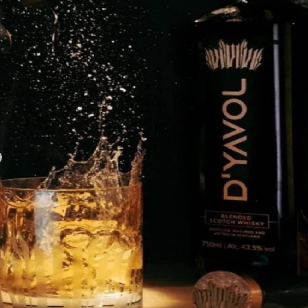 या ब्रांडला 2022 मध्ये SLAB Ventures अंतर्गत लॉन्च करण्यात आलेलं. आर्यन मालक आहे, तर शाहरुख खान सहसंस्थापक आहे. हा भारत आणि जगातील वेगाने लोकप्रिय होणारा व्हिस्की ब्रांड आहे.