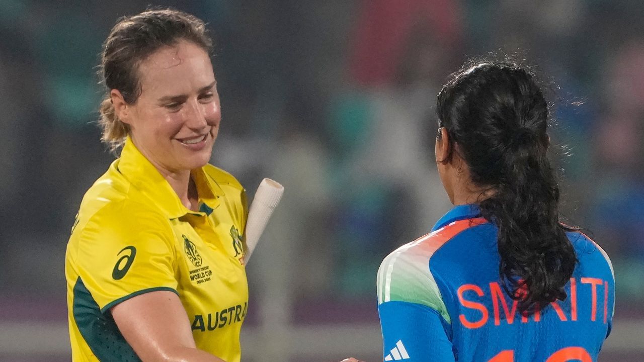 ऑस्ट्रेलियन अष्टपैलू एलिस पेरी ही जगातील सर्वात श्रीमंत महिला क्रिकेटपटू असून तिची एकूण संपत्ती ११३.४ कोटी रुपये आहे. सर्वात श्रीमंत महिला क्रिकेटपटू म्हणून ती यादीत पहिल्या क्रमांकावर आहे.