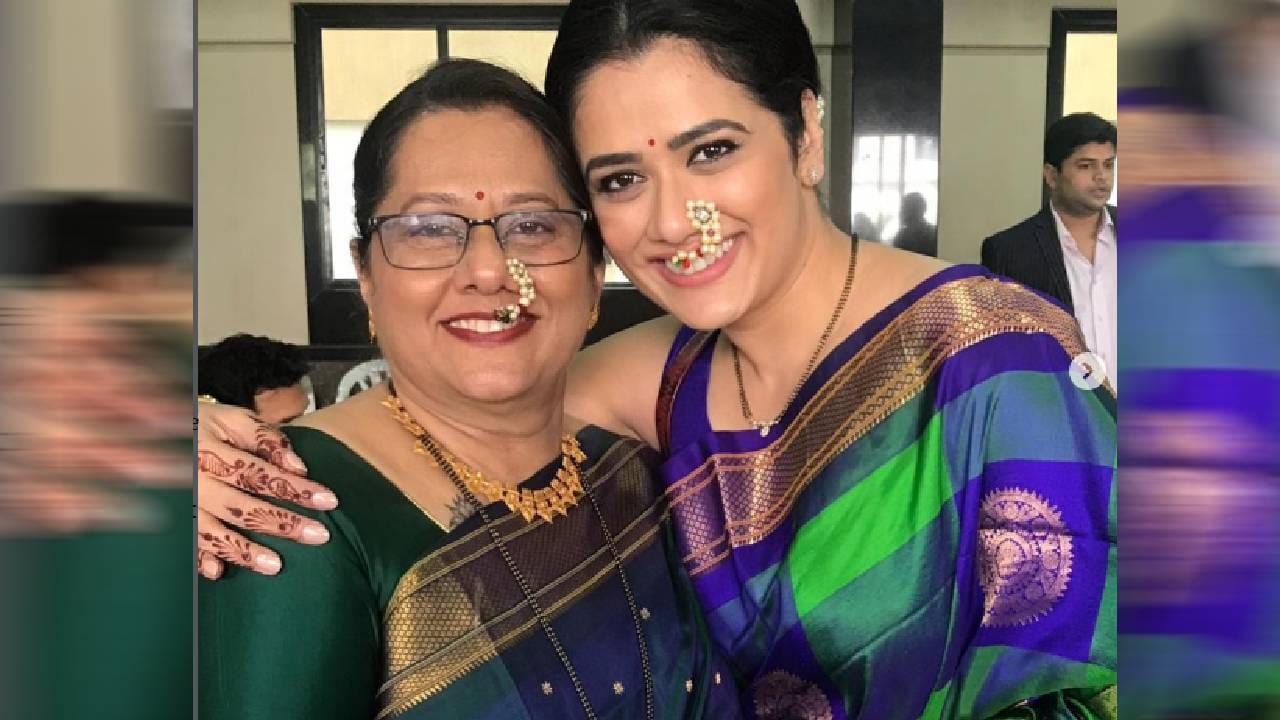 “जर मी 5 टक्केसुद्धा माझ्या आईसारखी, स्त्री आणि आई बनू शकले ना, तर माझ्यासाठी ती खूप मोठी गोष्ट असेल. वाढदिवसाच्या खूप खूप शुभेच्छा आई, तू बेस्ट आहेस" अशा शब्दांत गिरीजाने आईचं कौतुक करत तिला वाढदिवसाच्या  शुभेच्छा दिल्या आहेत. 