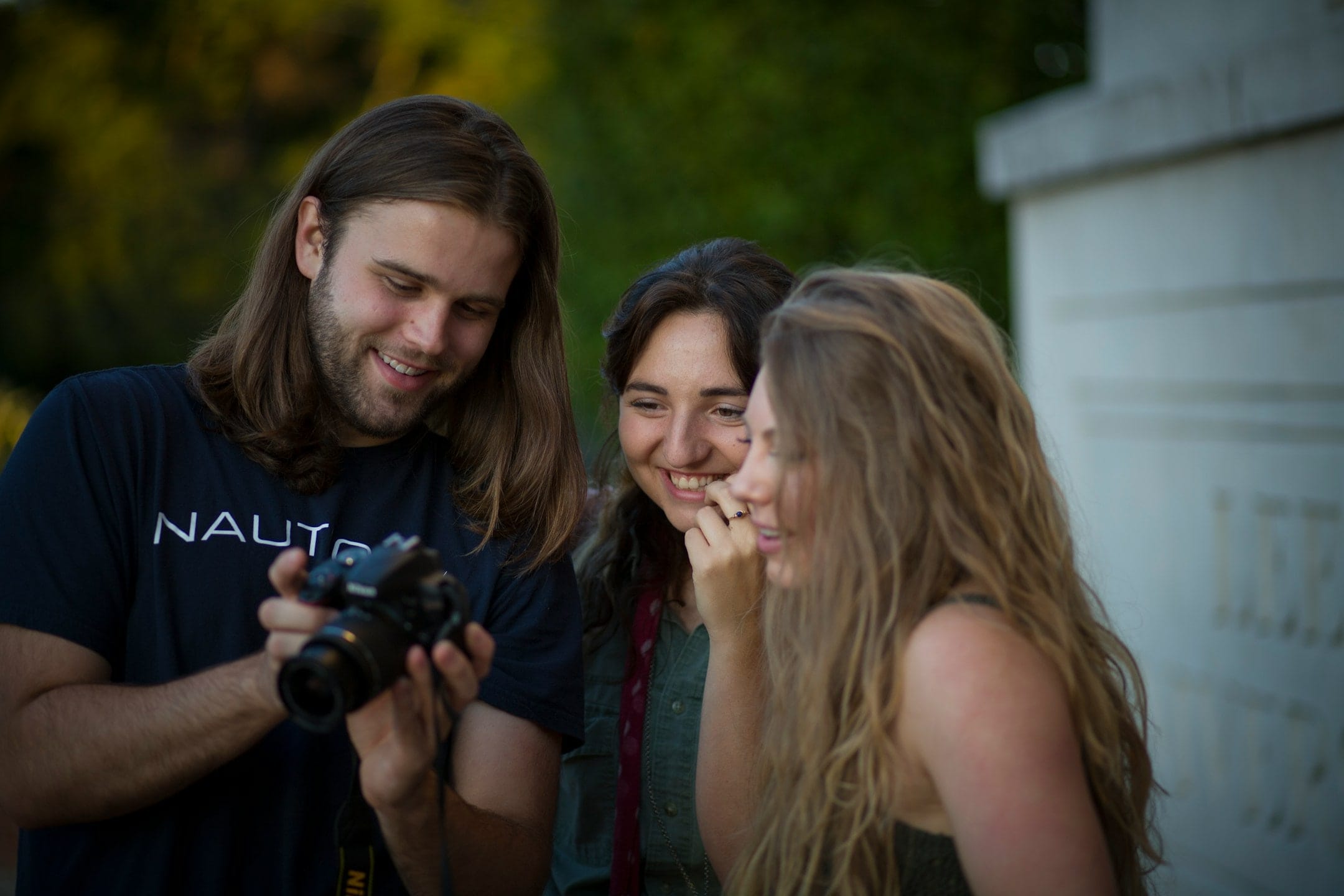 खरे प्रेम (True Love) - नातेवाईकांचे नाक खुपसणे नात्यात संशय आणि अंतर आणू शकते. त्यामुळे आपल्या खऱ्या प्रेमाला जगाच्या नजरेपासून वाचवा. कोणालाही काही सांगू नका त्यामुळे तुम्ही सुरक्षित रहाल. 