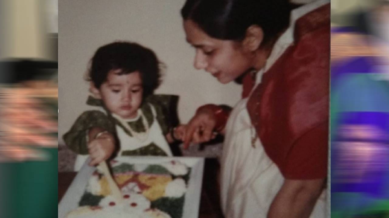 यासोबतच तिने तिच्या आईसह काढलेले वेगवेगळे गोड फोटोही कले आहेत. त्यापैकी शेवटच्या फोटोनो तर अनेकांचं लक्ष वेधून घेतलं. कारण त्यामध्ये  अगदी लहान असलेली गोबऱ्या गालांची गिरीजा आणि तिची आई दिसत आहेत. या फोटोत ती खूपच गोंडस दिसत्ये.