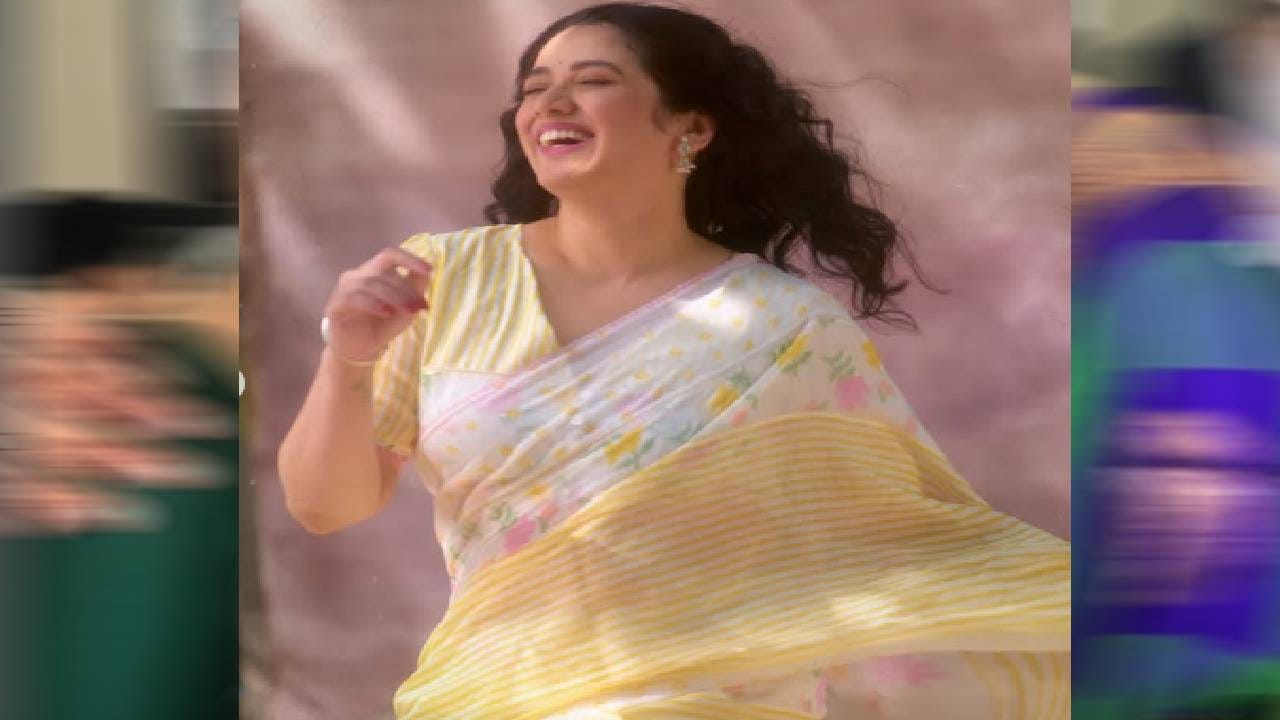 आता गिरीजाने आणखी एक खास पोस्ट केली आहे ती तिच्या आईसाठी. गिरीजाची आई पद्मश्री यांचा आज वाढदिवस असतो, त्या निमित्ताने गिरीजाने तिच्यासाठी खास मेसेज लिहीला असून त्यासोबतच आईसह काढलेले काही गोड फोटोही पोस्ट केले आहेत. त्यात एक फोटो तर चक्क तिच्या लहानपणीचा आहे. 