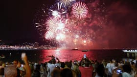 New Year 2026 wishes : प्रियजनांना द्या नववर्षाच्या या युनिक शुभेच्छा.