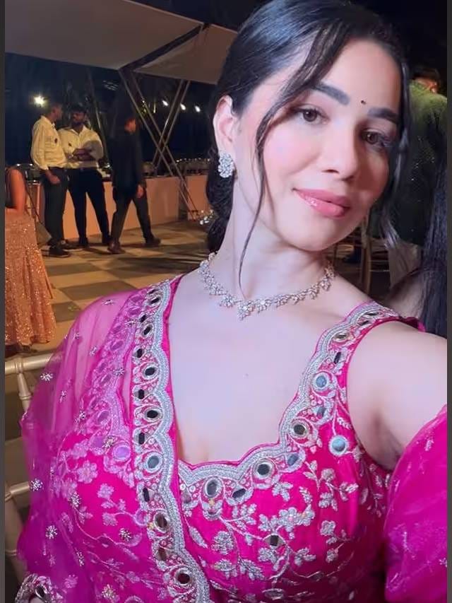 Sara Tendulkar : सारा तेंडुलकरने शेअर केले लग्नाचे फोटो... लाईक्स, कमेंट्सचा वर्षाव !