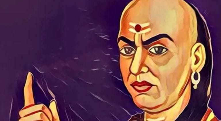 ज्या ठिकाणी तुम्हाला आदर दिला जात नाही. ज्या नात्यात तुमचा उपयोग करून घेतला जातो, अशा नात्यात राहण्यात काहीही अर्थ नाही. एखादी व्यक्ती तुमचा उपयोग करून घेत असेल आणि गरज संपली की तुम्हाला वाऱ्यावर सोडून देत असेल तर अशा नात्यातून बाहेर पडावे. 