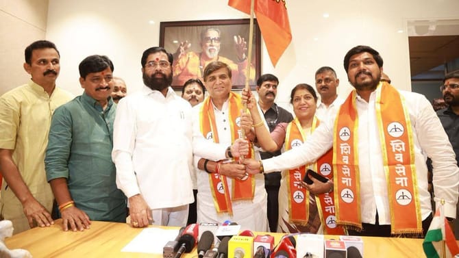 काँग्रेसमध्ये खळबळ! एकनाथ शिंदेंनी बडा नेता फोडला, थेट पक्षप्रवेश