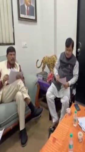 प्रवीण दरेकरांनी केंद्रीय मंत्री रामदास आठवलेंची नाराजी केली दूर.