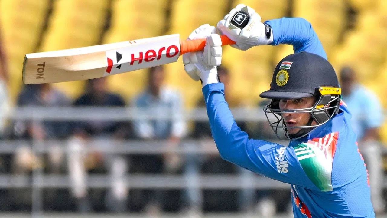 अभिषेक शर्माने सय्यद मुश्ताक अली ट्रॉफीत उत्तम फलंदाजीचं दर्शन घडवलं आहे. त्याने सहा सामन्यात पंजाबकडून खेळताना 249.18 च्या स्ट्राईक रेटने 304 धावा केल्या आहेत. यात 27 चौकार आणि 26 षटकार मारले आहेत.  (फोटो- PTI)