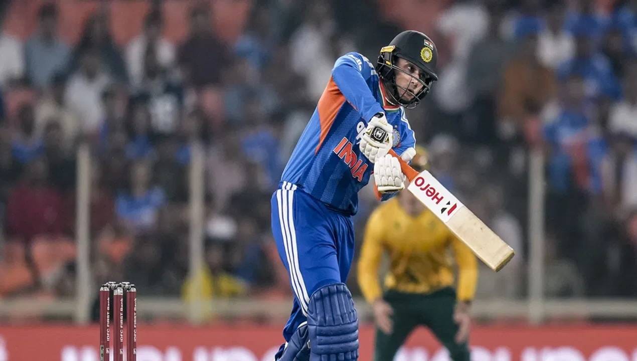 टी20 आंतरराष्ट्रीय क्रिकेटमध्ये फलंदाज आणि गोलंदाज या दोन्ही फॉर्मेटमध्ये भारताचे खेळाडू आहेत. अभिषेक शर्मा नंबर 1 फलंदाज, तर वरूण चक्रवर्ती नंबर 1 गोलंदाज आहे. महिला क्रिकेटमध्ये दीप्ती शर्मा नंबर 1 गोलंदाज आहे. (PC-PTI)