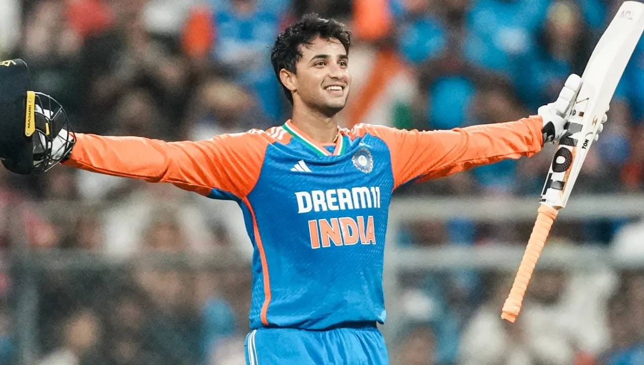 अभिषेक शर्माने टी20 क्रिकेटमध्ये 2025 वर्षात अनेक विक्रमांना गवसणी घातली आहे. पण आता एक मोठा विक्रम या वर्षाच्या शेवटच्या दिवशी नोंदवला गेला आहे. अभिषेक शर्माने आंद्रे रसेलचा स्ट्राईक रेटचा विक्रम मोडीत काढला आहे. (फोटो- PTI)