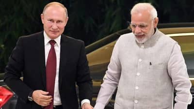 नवी दिल्लीत व्लादिमिर पुतिन यांचे ग्रँड वेलकम, पंतप्रधान मोदी यांनी आलिंगन देत केले जोरदार स्वागत