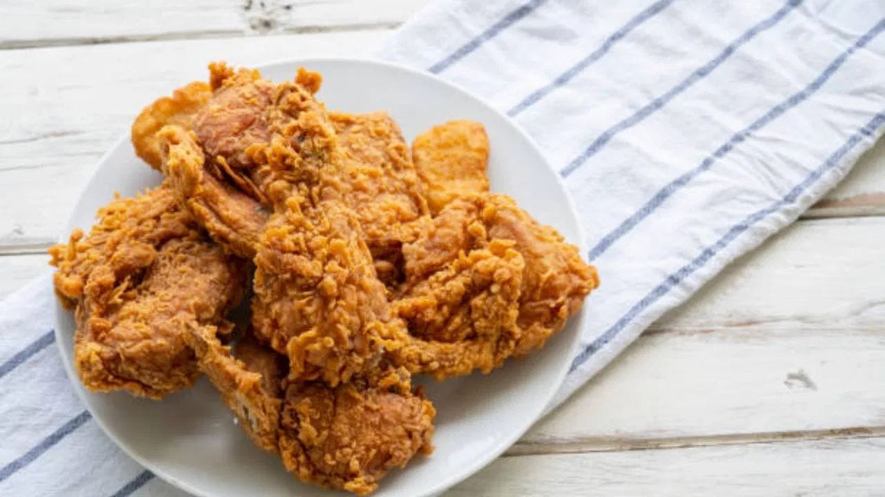 ‘या’ देशात चक्क विकला जातोय सेकंड-हँड फ्राईड चिकन, नेमकं काय आहे हा प्रकार जाणून घ्या