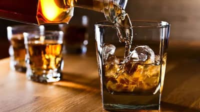अख्खे जग नशामुक्तीच्या वाटेवर, पण भारतात मद्यसेवनाचे प्रमाण वाढतंय... काय कारण ?
