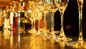 भारतात रशियन व्हिस्कीची क्रेज वाढतेय...हे 7 ब्रँड बनले नवीन पसंद.