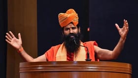 युरिक एसिड वाढवतंय सांधेदुखी ? रामदेव बाबांनी सांगितली 4 योगासने करा.