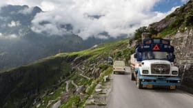 एकहीजण वाचला नाही, सर्वच्या सर्व 22 मजूर ठार, ट्रकच डोंगरावरून कोसळला.