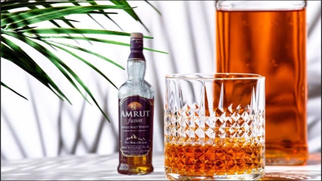 Amrut Fusion व्हिस्कीला गेल्या दशकभरात अनेक आंतरराष्ट्रीय पुरस्कार मिळाले आहे. अनेक तज्ज्ञांनी हीला इंडियन माल्ट व्हिस्की कॅटगरीचा बेंचमार्क म्हटले आहे. Fusion मध्येही इंडियन बार्ली आणि पीटेड स्कॉटिश माल्टचे फ्युजन असते. अलिकडे या व्हिस्कीला International Spirits Challenge मध्ये World Whisky गोल्ड अवॉर्ड मिळालेले आहे.