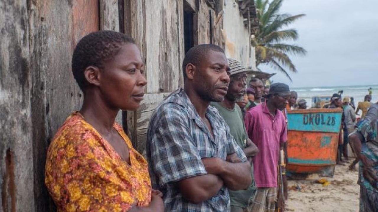 6.मोजाम्बिक - दक्षिण-पूर्व आफ्रीकेतील मोजाम्बिक देशात पुरुषांची सरासरी उंची 164 सेंटीमीटर (5 फूट 5 इंच) आणि महिलांची सरासरी उंची 155 सेंटीमीटर (5 फूट 1 इंच)आहे. हा किनारपट्टीचा देश असून येथील हवामान उष्णकटीबंधीय आहे. तसेच कुपोषण आणि आरोग्याच्या समस्यांमुळेही उंचीवर परिणाम झाल्याचे म्हटले जाते.