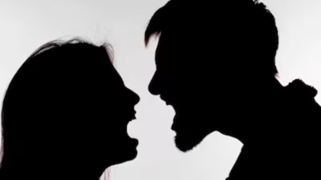 तिला वाटलं नवरा लाजाळू आहे... पण बॅगेत कंडोम आणि 500 हून अधिक तरुणींसोबत... अभिनेत्रींचाही समावेश; सर्वच हादरले तिला वाटलं नवरा लाजाळू आहे... पण बॅगेत कंडोम आणि 500 हून अधिक तरुणींसोबत... अभिनेत्रींचाही समावेश; सर्वच हादरले