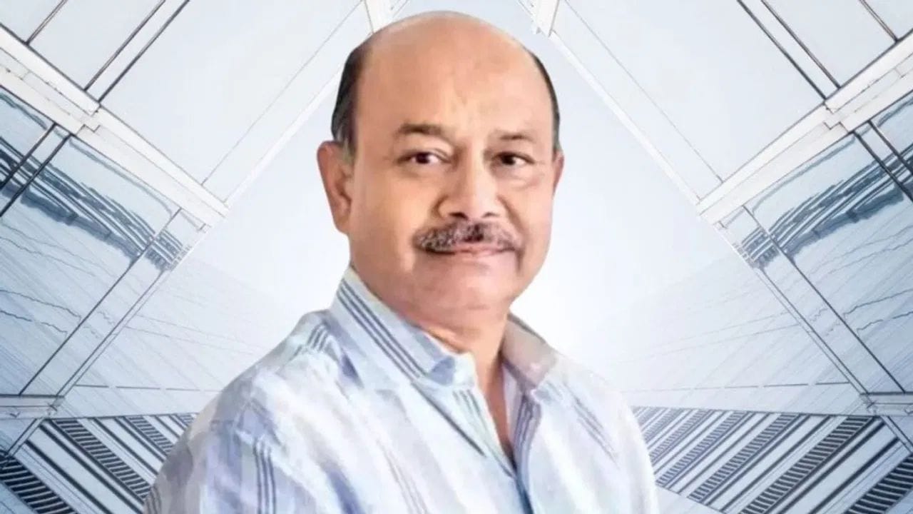 दमानी नेहमीच पांढऱ्या रंगाचे शर्ट परिधान करतात.आणि मीडियाच्या झगमगाटापासून दूर रहातात. प्रत्येक कुंभमेळ्यात स्नान करतात. त्यांचा साधेपणा जीवन आणि गुंतवणूक दोन्हीत दिसतो. कमी भावात चांगल्या कंपनीचे शेअर खरेदी करा आणि धैर्य ठेवा तुम्हाला नफा मिळतोच असे ते शिकवतात. 