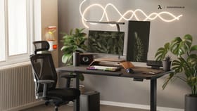 'या' वस्तू ऑफिसच्या डेस्कवर ठेवल्यास बदलेल तुमचं आयुष्य.....