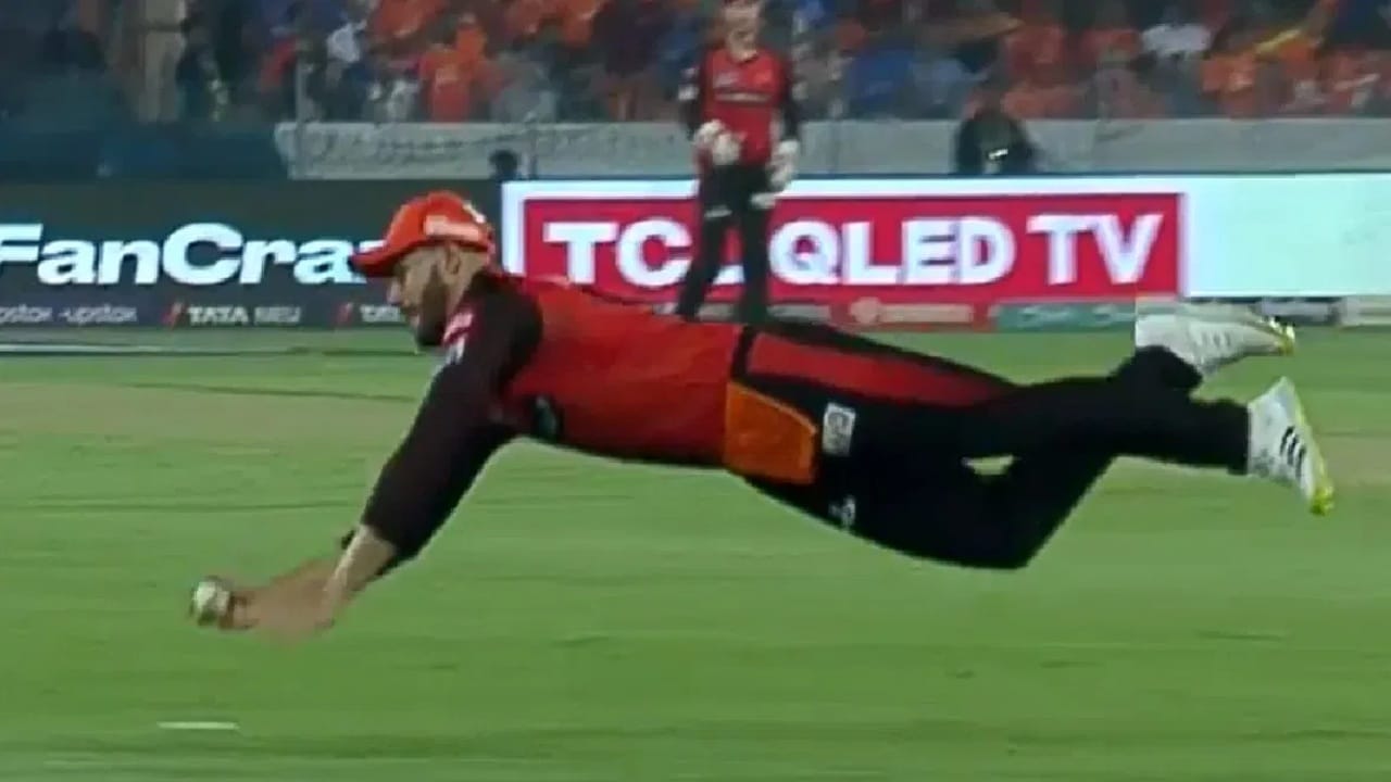 दक्षिण आफ्रिकेचा अनुभवी खेळाडू आणि टी 20i कर्णधार  एडन मार्करम या यादीत दुसऱ्या स्थानी आहे. मार्रक्रमने 27 सामन्यांमध्ये 35 झेल घेतले. (Photo Credit : Tv9 Bharatvarsh)