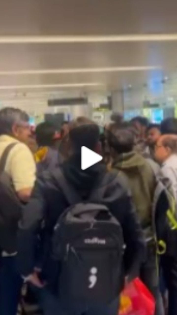 जायचं होतं पुण्याला इंडिगोच्या विमानानं प्रवाशांना सोडलं हैदराबादला