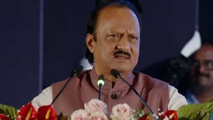 बारामतीकरांनी बरेच चिमटे काढले; अजितदादांचा मंचावरून उपरोधिक टोला बारामतीकरांनी बरेच चिमटे काढले; अजितदादांचा मंचावरून उपरोधिक टोला