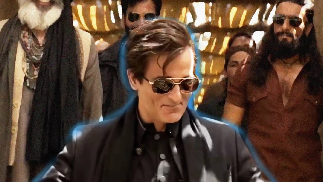 'धुरंधर' या मल्टीस्टारर फिल्मचा सगळीकडेच बोलबाला असून सर्वात जास्त चर्चा रंगली आहे ते रेहमान डकैत बनलेल्या अक्षय खन्नाचीच. त्याची स्टाईल, त्याच स्वॅग, त्याचा अभिनय.. सगळीकडे फक्त त्याचीच चर्चा आहे. सोशल मीडियातही रणवीर सिंग नाही तर अक्षय खन्नाचेच ट्रेंड्सवर वर्चस्व आहे. धुरंधर पार्ट 1 हा फक्त अ7यचाच आहे, असं अनेक नेटकऱ्यांचं म्हणणं आहे. रणवीर सिंग, आर माधवन, संजय दत्त सारख्या स्टार्समध्येही अक्षय खन्नाच्या जबरदस्त अभिनयाने सर्वांचे लक्ष वेधून घेतले. मात्र एखाद्या खलनायकाने चित्रपटाच्या नायकाला मागे टाकण्याची ही पहिलीच वेळ नाही. याआधीही अनेक चित्रपटांमध्ये खलनायकांनी प्रसिद्धी मिळवली आहे. चला जाणून घेऊया इंडस्ट्रीतील अशा खलनायकांबद्दल... (Photos : Social Media)