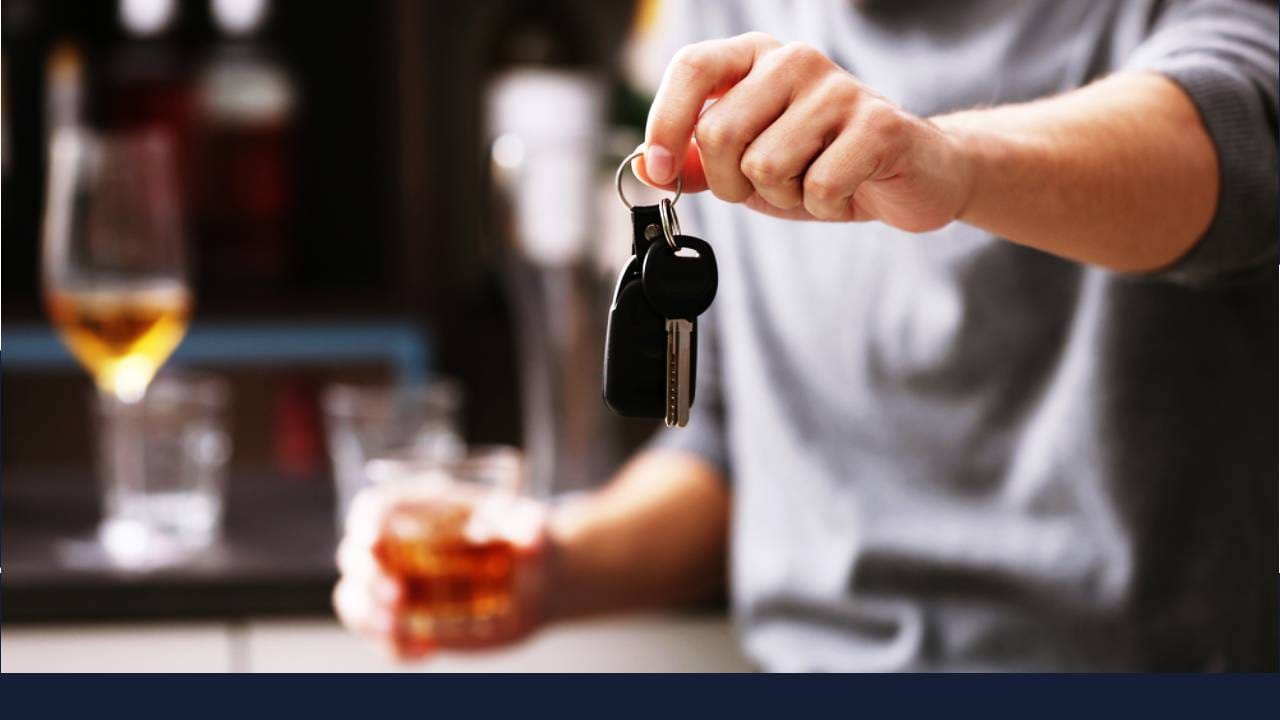 Alcohol Effects: घाबरु नकोस, कार तुझा भाऊ चालवणार…दारु पिल्यानंतर का वाढतो कॉन्फिडन्स, शरीरात कसा होतो केमिकल लोचा?