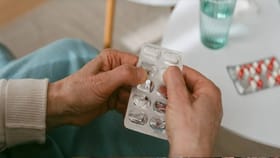 तज्ञांच्या सल्ल्याशिवाय खाता अँटीबायोटिक्स ? मग हे वाचाच.